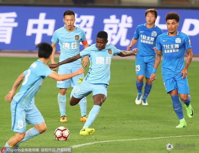 休息归来绿军虽然以布朗为首稳定输出，但骑士这边勒韦尔成为奇兵连看15分并带队追至3分重燃希望；不过末节绿军防守强度迅速起来，他们近半节时间仅丢6分稳住局面，面对骑士的追赶，霍勒迪和塔图姆最后连续打成关键球拉开至11分奠定胜局。