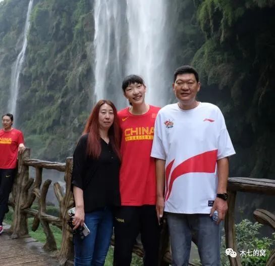 第38分钟，桑切斯横传被苏维尔迪亚挡出，桑切斯再传，姆希塔良的射门再次被防守球员化解。